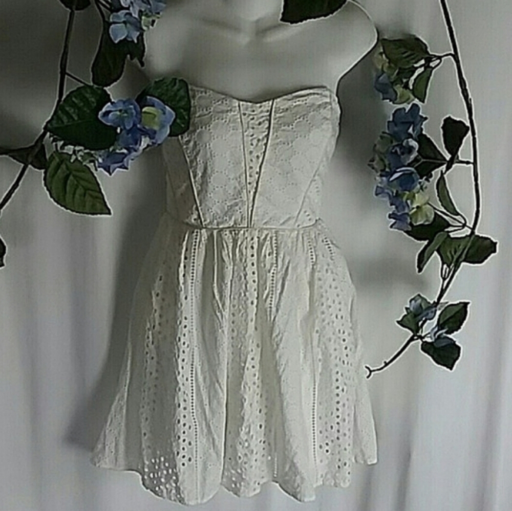 Kimchi Blue Lined Eyelet Strapless Dress Eggshell Size Medium - Picture 4 of 16